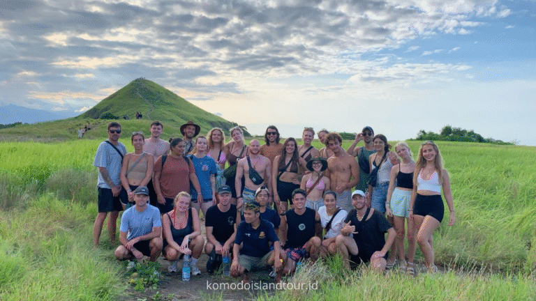 kenawa island, labuan bajo, rinca island, komodo national park, taman nasional komodo, komodo trip, open trip komodo, boat trip komodo, komodo trip from lombok, komodo trip from labuan bajo, komodo dragons, open trip labuan bajo, labuan bajo trip