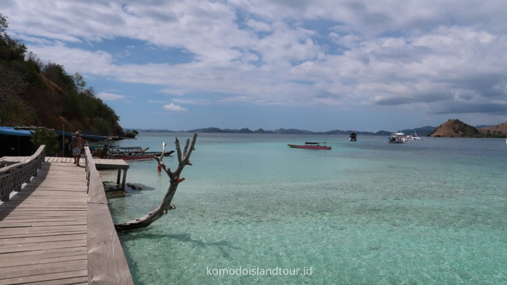 kelor island, open trip labuan bajo, labuan bajo open trip, boat trip labuan bajo