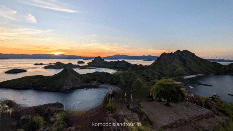 padar island, pink sand, white sand, black sand, sunset, labuan bajo adventures