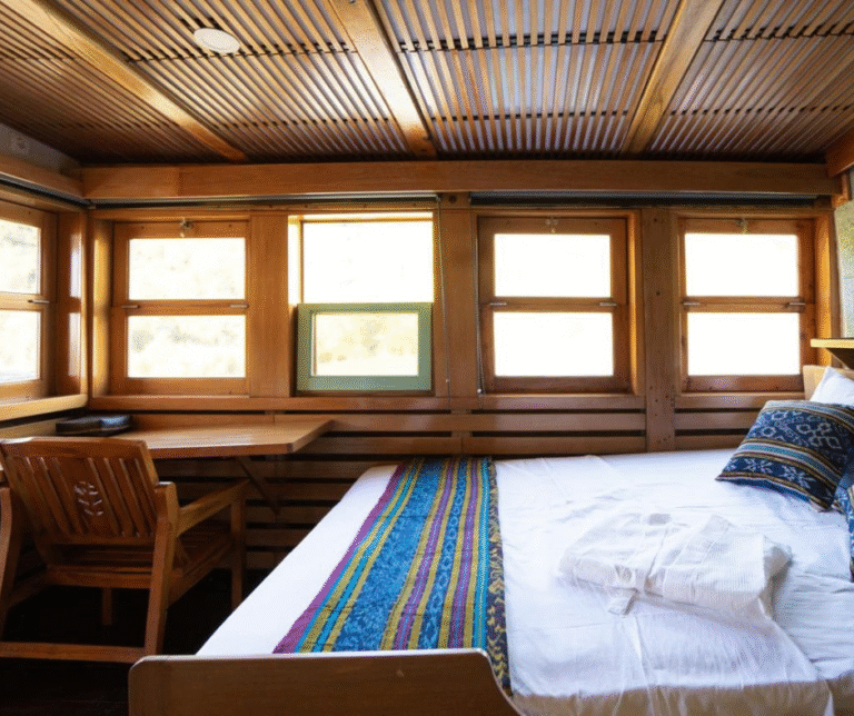 luxury komodo boat trip
