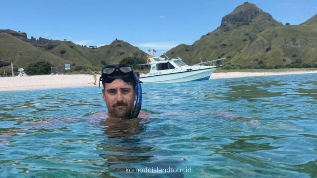 pink beach, komodo island, komodo tour