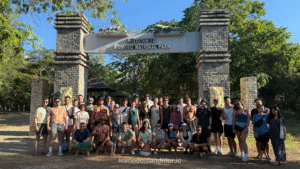 Komodo Island Tour Indonesia, komodo island, komodo national park, open trip labuan bajo, labuan bajo, labuan bajo trip, pink beach