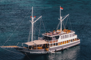 Semesta voyages, komodo trip, labuan bajo, komodo island, liveboard komodo island