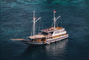 Semesta voyages, komodo trip, labuan bajo, komodo island, liveboard komodo island