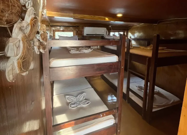 Eternity Luxury Boat, Komodo to labuan bajo, labuan bajo to lombok,boat trip