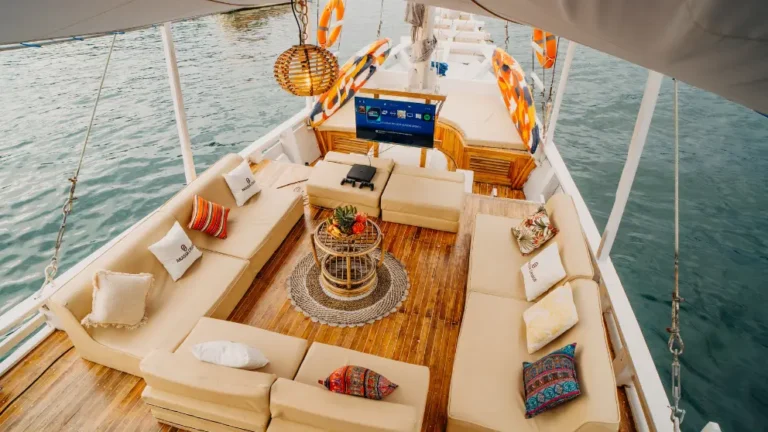Akassa Luxury Liveboard Komodo Tour Packages