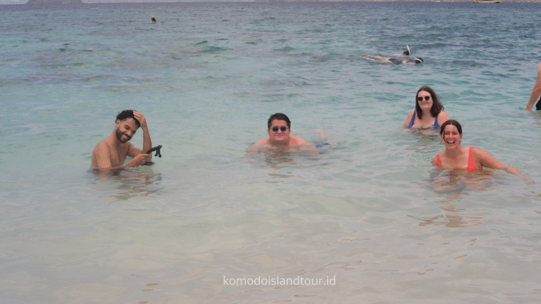 pink beach, komodo trip, komodo labuan bajo, labuan bajo,2 hari 1 malam trip labuan bajo, trip labuan bajo, labuan bajo trip, senada phinisi, komodo dragon, kelor island, hopping island, island hopping