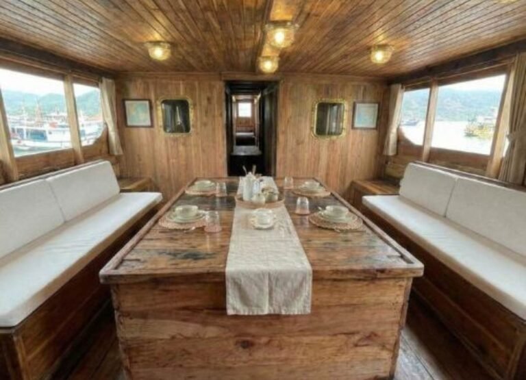 KOMODO ISLAND TOUR FROM LOMBOK