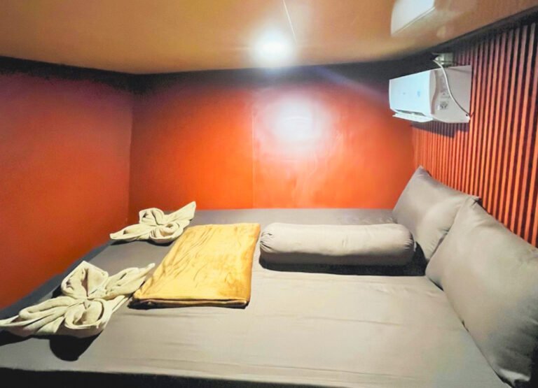 Labuan Bajo to Lombok – Whale Sharks & Komodo Tour