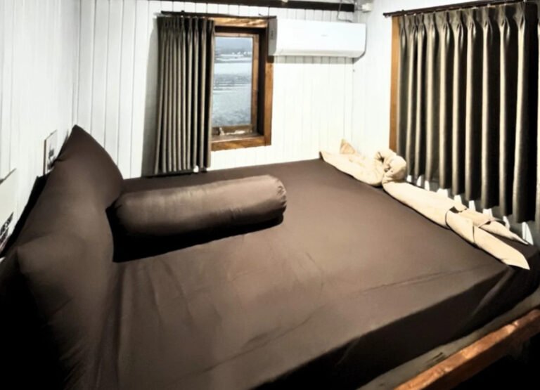 Labuan Bajo to Lombok – Whale Sharks & Komodo Tour