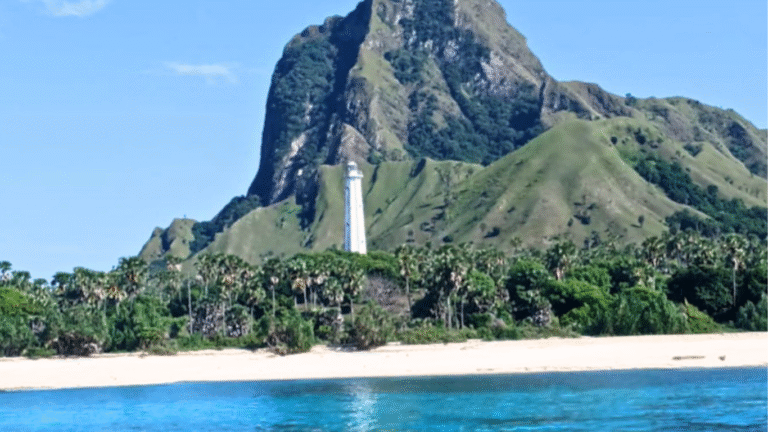 nuca molas island tour, 1 day nuca molas tour, nuca molas day trip, flores overland tour, labuan bajo day tour, hidden island flores, flores adventure tour, savanna nuca molas, bat cave nuca molas, lighthouse nuca molas