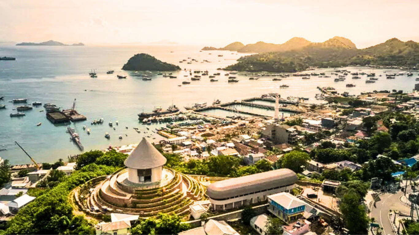 Labuan Bajo city tour, one day Labuan Bajo tour, Labuan Bajo day trip, Flores city tour, Labuan Bajo sightseeing, Labuan Bajo travel, Komodo Island tour, Waerebo 2D1N tour, Nuca Molas island tour, Flores Indonesia tour