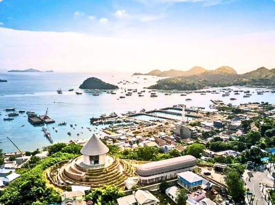 Labuan Bajo city tour, one day Labuan Bajo tour, Labuan Bajo day trip, Flores city tour, Labuan Bajo sightseeing, Labuan Bajo travel, Komodo Island tour, Waerebo 2D1N tour, Nuca Molas island tour, Flores Indonesia tour
