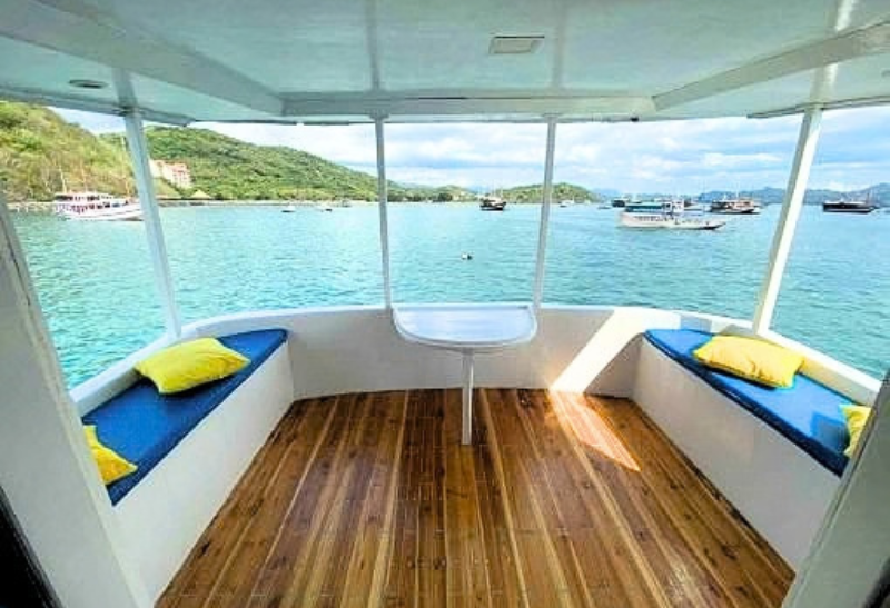 GIONA LIVEBOARD KO MODO TOUR PACKAGES