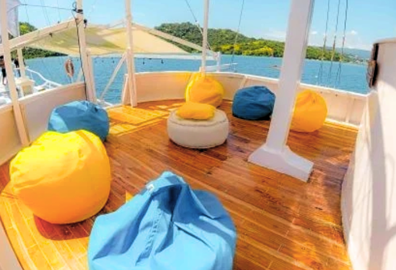 GIONA LIVEBOARD KO MODO TOUR PACKAGES