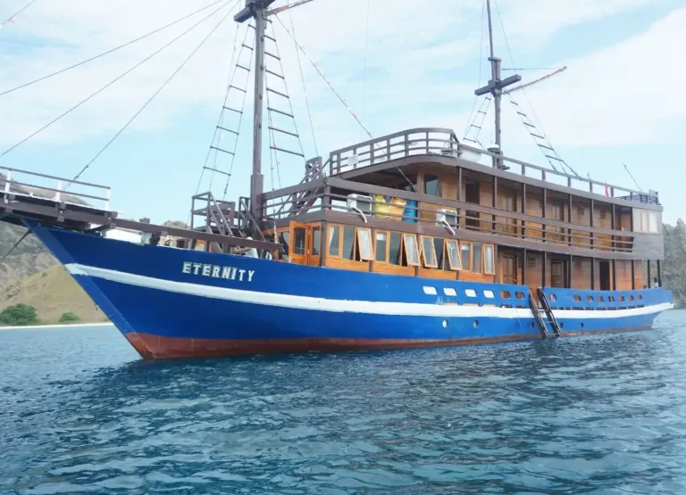 Eternity Luxury Boat, Komodo to labuan bajo, labuan bajo to lombok,boat trip