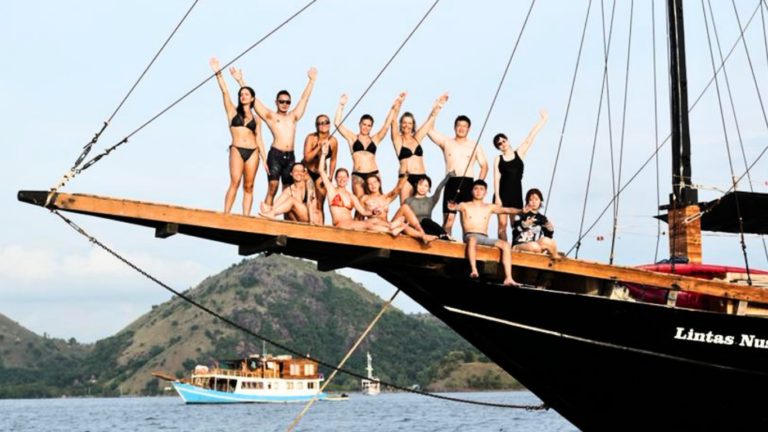 Labuan Bajo Komodo Tours: Why a Superior Standard Boat is the Best Choice