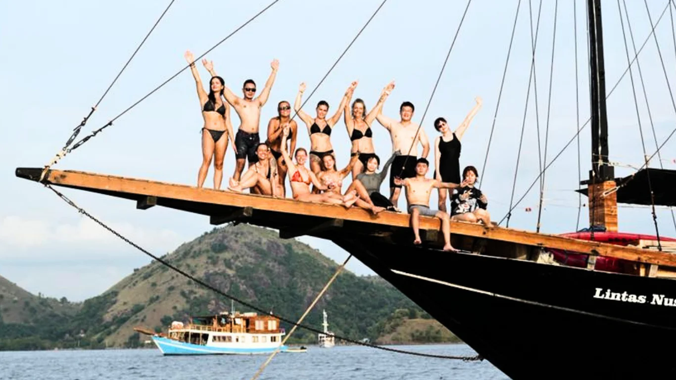 Labuan Bajo Komodo Tours: Why a Superior Standard Boat is the Best Choice