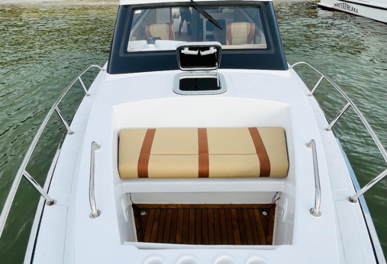 Sharing speed boat Komodo Tour