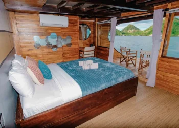3.-PANORAMIC-SUITES-MAIN-DECK-Senada-Phinisi-scaled-1