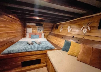 SUPERIOR-LOWER-DECK-a-Senada-Phinisi-scaled-1