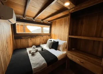 black beard phinisi, black beard liveboard, komodo trip, labuan bajo, komodo island, liveboard, black beard