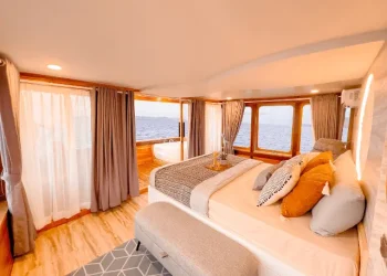 Semesta Voyages Luxury Liveboard Komodo Tour Packages